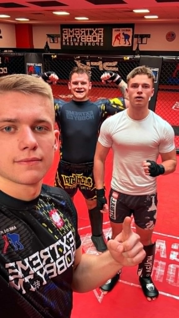 Trening kickboxingu w klubie MMA